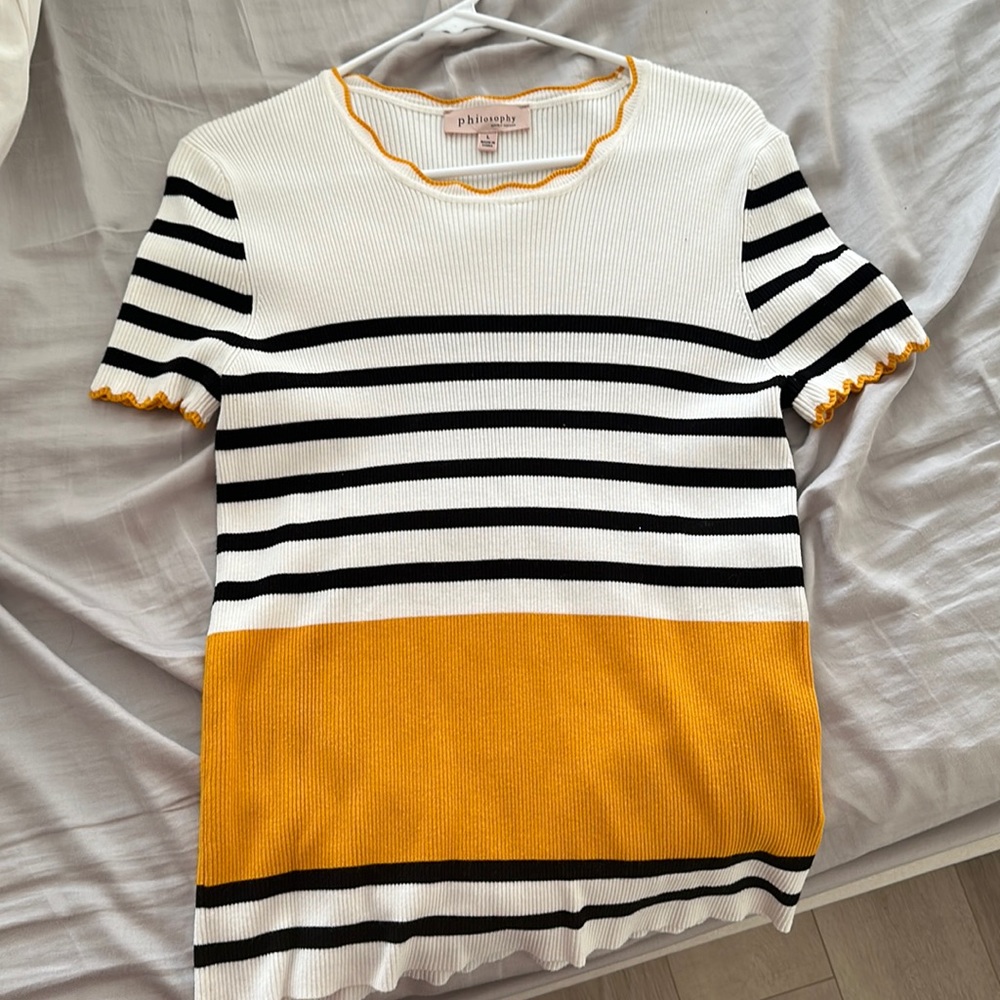 Short sleeved sweater